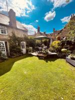 Luxury Townhouse in the Heart of Burford Sleeps 11 - Chambres d'hôtes Burford