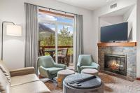 Scenic 3BR Retreat with MTN Views Hot Tub and Pool - Ferienwohnung Canmore