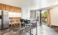 Upscale Condo near Downtown & the Deschutes - Chambres d'hôtes Bend