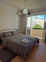 Dimitras Apartment with 3 bedrooms Elefsis - B&B Elefsína