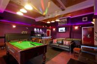 Your own City Centre Pub Accommodation for Hen & Stag Parties, Contractors, Events - 7 Double Bedrooms - 11 Beds - 3 Bathrooms - Kitchen - Your own Bar & Games Room - Snooker & Football Table - Parking Cars and Vans at Five Pounds a Day - Bar is not open - Ferienwohnung Nottingham