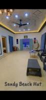 Sandy beach hut - B&B Karachi