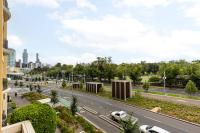 Art-filled apt near ANZAC station with free parking - Ferienwohnung Melbourne