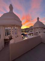 HomelyStay-Benalmadena, Puerto Marina - B&B Benalmádena