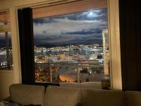 Apartment on Tomasjord with a wonderful view - B&B Tromsø