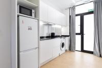Studio met Queensize Bed