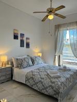 Sunny Beachfront Apartment - Chambres d'hôtes Nerántza