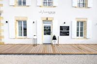 La Villa Blanche Appart hôtel - B&B Salles