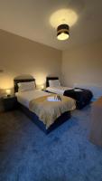 Spacious Home, Up to 10 Guests, Wi-Fi & Parking - B&B Warrington