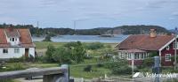 Apartment in Höviksnäs, 300 m from the sea with a view of the Tjörn Bridge SE09112 - Chambres d'hôtes Höviksnäs