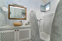 Caldera Cliff Illusion - B&B Firá