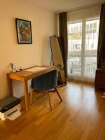 Stylish Room and private bathroom in lakefront apartment - B&B Zugo