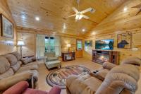 NEW Smoky Mountain Cabin Cozy & Convenient - B&B Sevierville