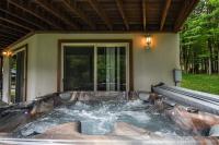Howling Wolf Den - B&B Oakland
