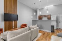 Steps from Soulard Farmers Market| Private Balcony - Bed and Breakfast Saint Louis