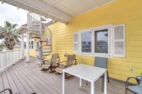 Beach house w/ rooftop patio, views & beach access - B&B Port Aransas