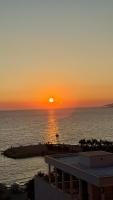 Luxury Seafront - Vacation Vibes Apartment Sarande - Chambres d'hôtes Saranda