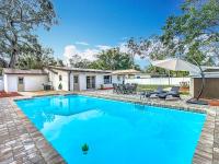The Seminole Heights Suncatcher - Pool & Basketball - B&B Tampa