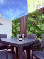 Family Home with Garage and Outdoor Area, Sleeps 6, 10-Minute Walk to the Beach - Ferienwohnung Marsaskala