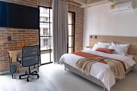 Brand New Premium Apartment with Large Balcony - Chambres d'hôtes Medellín