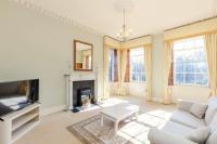 Top floor, central, spacious, period apartment with park views - B&B Edinburgh