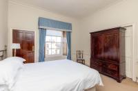 Top floor, central, spacious, period apartment with park views - B&B Edimburgo