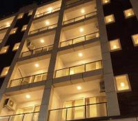 Branded Residency Mountain View Entire Flat 2 KingBeds 2 Washrooms Upto 8 Guests with Lift Parking kitchen in Tapovan Rishikesh - B&B Rishīkesh