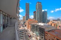 Cozy 2 Bedroom Condo in Dunfield Ave Downtown Toronto - Chambres d’hôtes Toronto