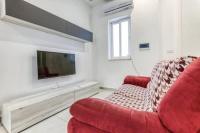 Bright Floriana Gem with Traditional Balcony & Charm - B&B Floriana