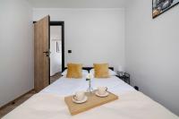Apartament Idealny Dla Rodzin z Balkonem i Dwiema Sypialniami w Katowicach by Noclegi Renters - Chambres d'hôtes Katowice