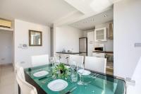 Sunny Penthouse with private terrace, walk to Promenade - B&B Ta’ Xbiex