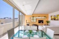 Sunny Penthouse with private terrace, walk to Promenade - B&B Ta’ Xbiex