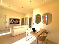 NEW - MONACO - MENTON - SEA VIEW - PREMIUM LOCATION - 2 BEDROOMS- LUXURY RENOVATED - PARKING - CLIM - BALCONY - BEAcH and SUN - B&B Mentone