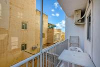 Modern 2BR Apartment, Sleeps 5 near Stunning Bay - B&B Is-Sellum