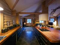 Round Timber House In Forest Near Mariager - B&B Hadsund