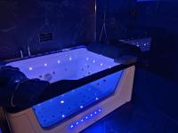 Suite Casanova avec SPA & Escape Love Game - Doux Bleu Jeux - B&B Niort