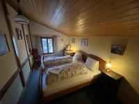 Zweibettzimmer mit Bad