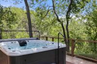 Stunning Rivrefront 3BR with Hot tub, water view! - B&B Seguin