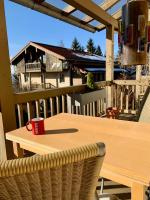 Sunny 100 sqm family apartment with alpine views - B&B Miesbach