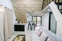 PRIVATE VILLA IN TAGAYTAY with PRIVATE POOL and Basketball Court LMN PLACE - Chambres d'hôtes Tagaïtaï