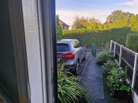 3 bed house, sleeps 5, near airport and town, outside parking free - Ferienwohnung Wythenshawe