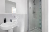 Luxury 4 Bed Home, Garden, Parking, 3 Baths - B&B Manchester