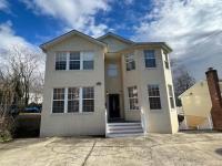 25 Lux Room 6 - 1 Queen Bed, Shared Bathroom - Nonsmoking - B&B Arlington