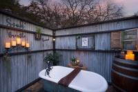 A Nest For Two, Bathhouse, Firepit, Sleeps 2 - B&B Fredericksburg