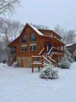 Riverfront Blue Jay Cabin - B&B Murphy