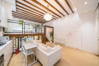 ChaoYang - Bright Open-Plan Loft with Rustic Wooden Beams - B&B Shanghai