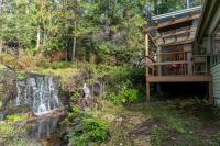 Picturesque and Comfy Escape with Waterfall View - B&B Garden Bay