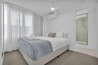 Seamist - 3 Bedroom Ocean View - B&B Caloundra