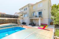 FLAVA DOMO apartments with pool - B&B Krk