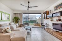 Elegant 3 bedroom apartment, family friendly with sun terrace and hot tub SMAS1-1 - Bed and Breakfast Marsaskala